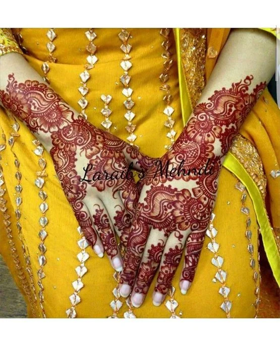 Luxurious Accent Blending Into Daisy Back Hand Mehndi Design Luxurious Accent Blending Into Daisy Back Hand Mehndi Design